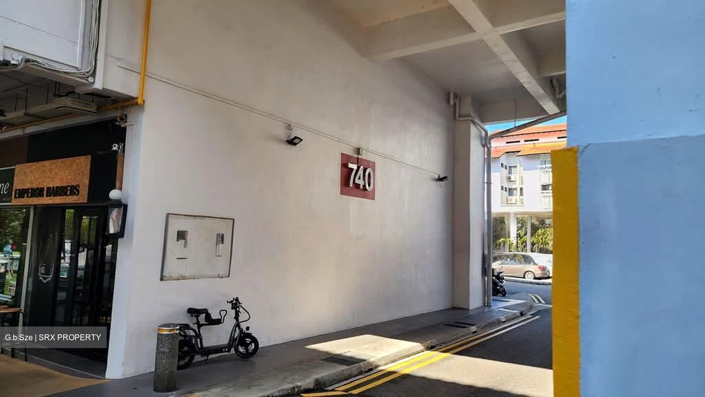 Bedok Reservoir Road (D16), Shop House #586572441